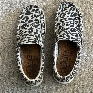 Leopard Print Women’s Hey Dudes 8